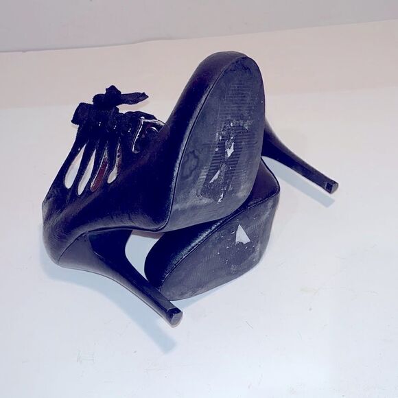 Steve Madden black leather string up 5”heels - Picture 5 of 6